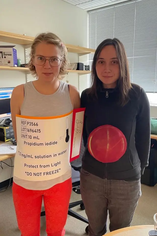 Ксения Петрова (справа) со своей коллегой Корой Андерсон (слева)