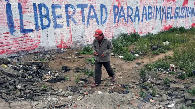 Mural a favor de la libertad de Abimael Guzmán