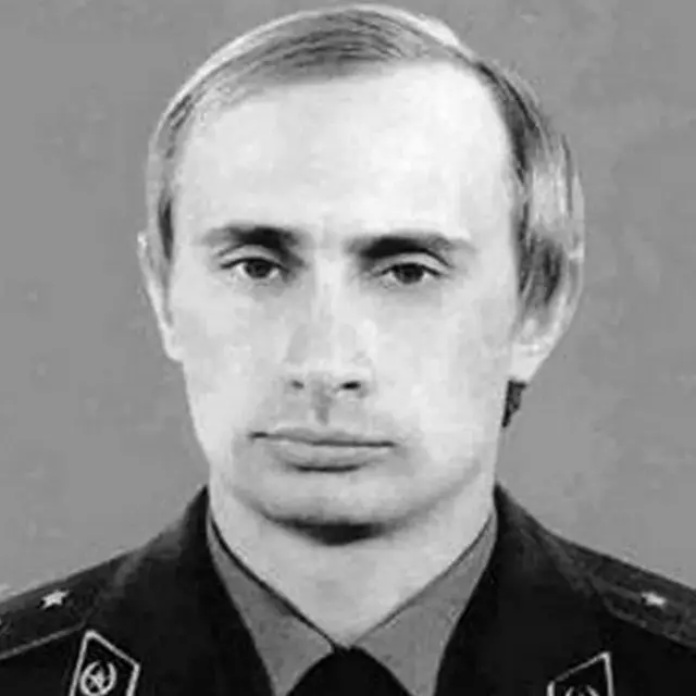 व्लादिमीर पुतीन त्यांच्या तरुण वयात बर्लिनमध्ये काम करत होते 