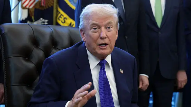 Cuáles son algunos de los principales nombres que figuran en los archivos de Epstein