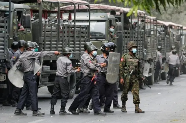 ตำรวจและทหารเมียนมา