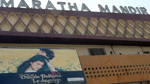 મુંબઈના સિનેમાઘર મરાઠા મંદિરની તસવીર