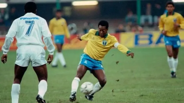 Пеле одягнув капітанську пов'язку на єдиний матч