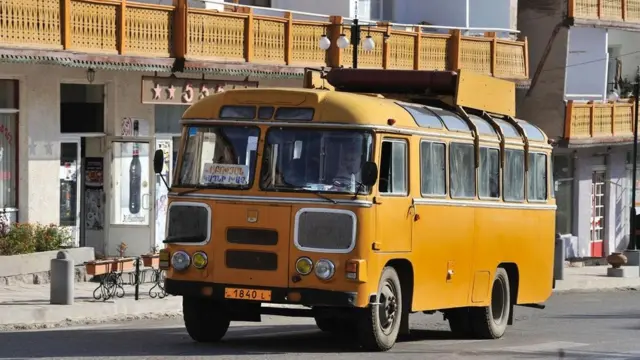 حافلة تقليدية تعرف باسم المارشروتكا