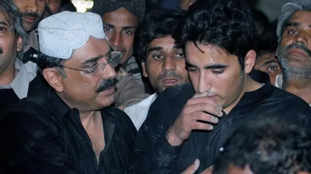 बेटे बिलावल के साथ आसिफ़ अली ज़रदारी