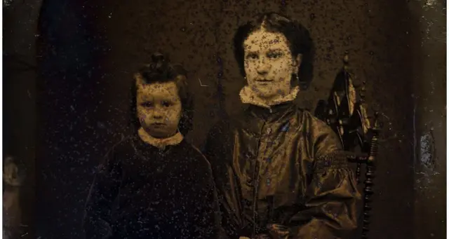 తల్లితో కుమారుడు, ఆంబ్రోటైప్ ఫొటో