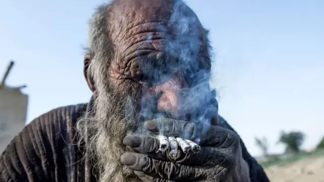 Ko si ẹni to mọ ẹbi Amou kankan, amọ awọn aladugbo rẹ n gbiyanju lati tọju rẹ