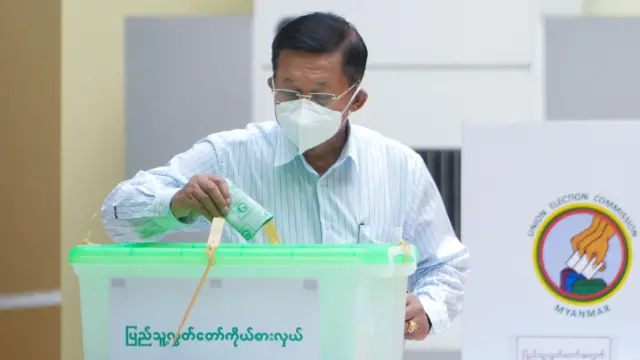 ၂၀၂၀ ရွေးကောက်ပွဲတုန်းကမဲထည့်နေတဲ့ စစ်ခေါင်းဆောင် 