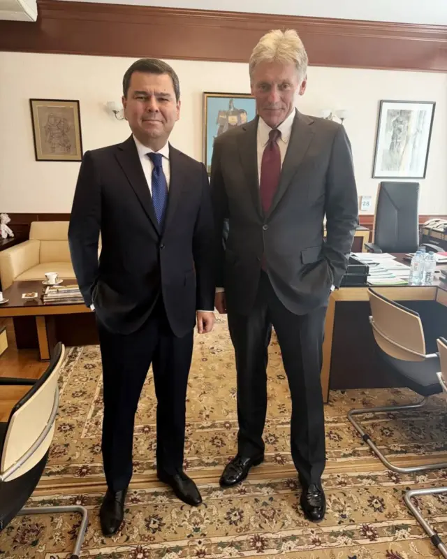 Ўзбекистон президенти матбуот котиби Шерзод Асадов ва Кремл матбуот котиби Дмитрий Песков