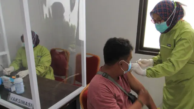 vaksinasi
