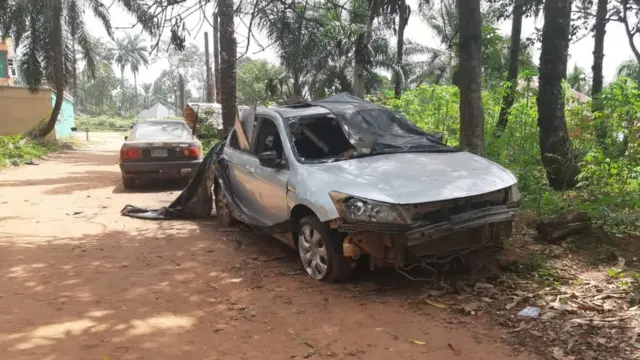 Ụgbọala a gbara ọkụ n'ogige ndị uweojii n'Ehime Mbano