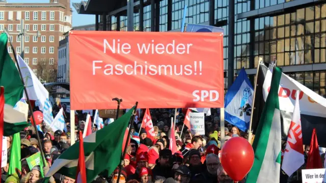 Sastanak u Koblencu dočekali su anti-fašistički demonstranti