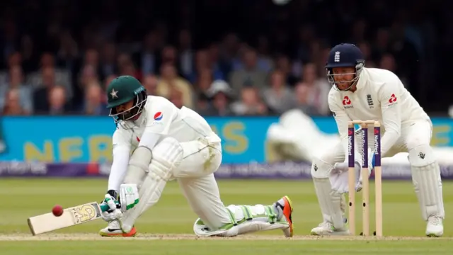 اظہر علی 50 رنز پر ہی جیمز اینڈرسن کی گیند پر ایل بی ڈبلیو ہوئے