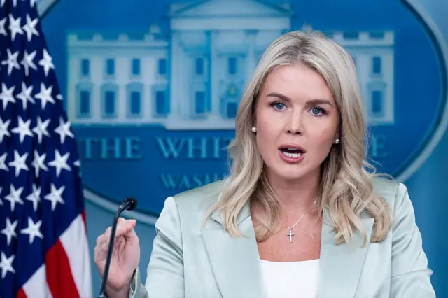 La secretaria de prensa de la Casa Blanca, Karoline Leavitt, habla durante una conferencia de prensa en la Sala de Prensa Brady de la Casa Blanca en Washington, DC, el 9 de septiembre de 2025.