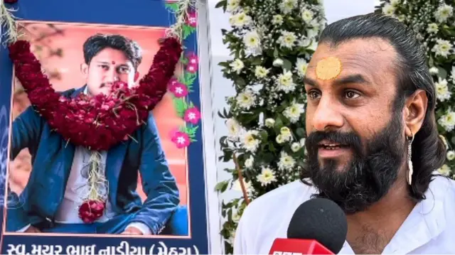 દેવ પગલી કહે છે કે "જ્યારે મિલિયનના નામની કોઈ કલાકારને ખબર નહોતી ત્યારે મયૂર નાડિયાએ ગુજરાતી સંગીત ઇન્ડસ્ટ્રીને મિલિયન બતાવ્યા હતા." દેવ પગલી કહે છે કે, "હું હોઉં કે જિજ્ઞેશ કવિરાજ કે ગીતા રબારી કે કિંજલ દવે, રાકેશ બારોટ, વિજય સુંવાળા- આ બધાનાં નામ ઊંચકાયાં હોય તો તેમાં મયૂરના સંગીતનો મોટો ફાળો છે."