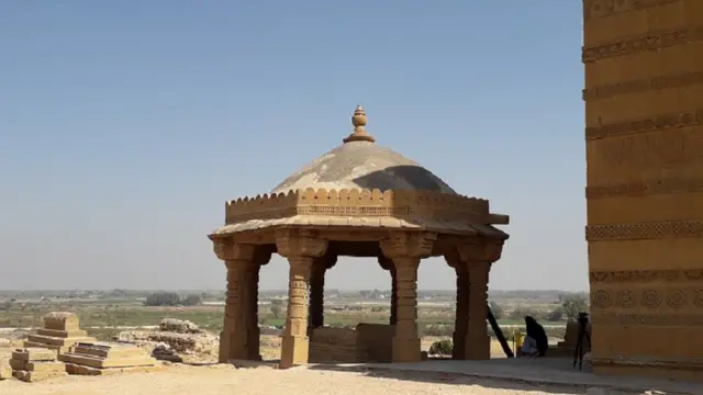 جام نظام الدین کی قبر