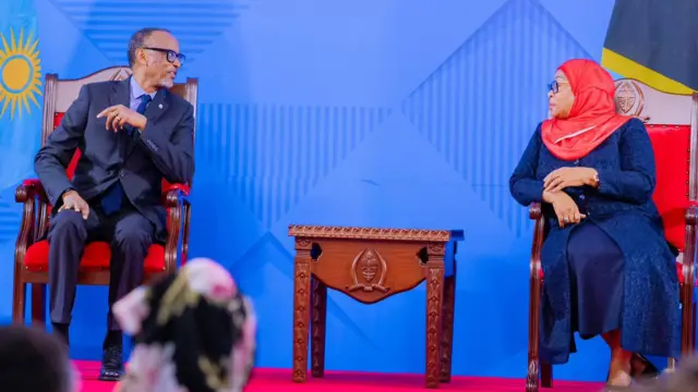 Perezida Paul Kagame na mugenzi we Perezida Samia Suluhu baganiriye no ku mushinga wa Gariyamoshi wa Isaka - Kigali wagombaga gutangira kubakwa mu 2018