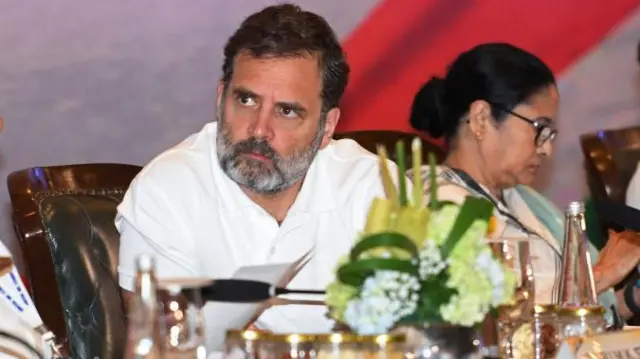 বৈঠকে রাহুল গান্ধী ও মমতা ব্যানার্জি