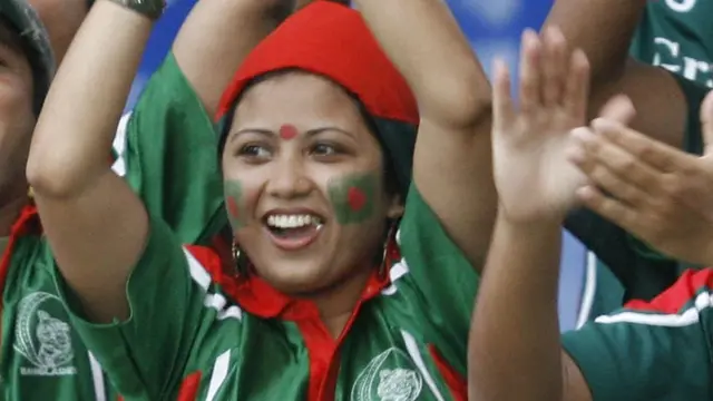 বাংলাদেশের ক্রিকেট ভক্তরা নিয়মিত ক্রিকেটারদের সমর্থন দিয়ে আসছে