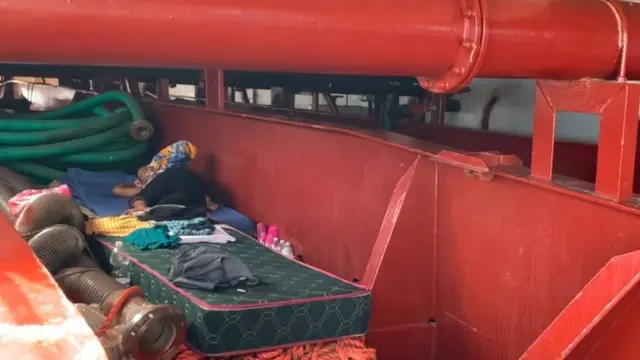 प्रवासी