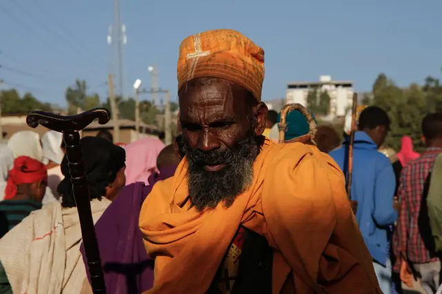 05. Smatra se da svaki pravi vernik treba da poseti Lalibelu bar jednom u životu. Kako za većinu stanovnika ovog kraja ovakav put predstavlja značajan izdatak neki se tek u poznim godinama odluče za hodočašće.