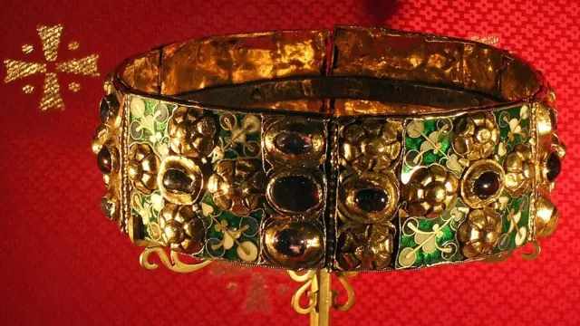 Короны и коронации. Часть I: короны как символ власти - чьи, где и ...