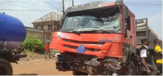 Ụgbọala 'trailer' suru ụgbọala bọọsụ