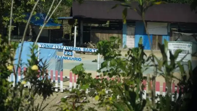 Sekolah milik YPPK di Kampung Faankahrio sekarang diambil alih militer menjadi pos tentara.