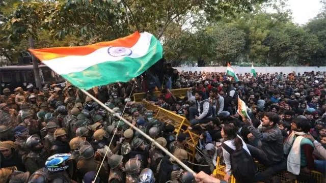 दिल्ली में जामिया के बाहर प्रदर्शन