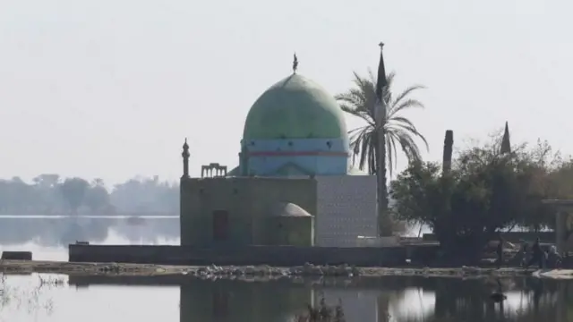 ஒரு மசூதியின் புகைப்படம் 