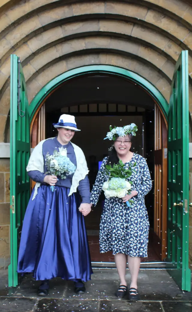 ฟ้า เพียงฝัน นาคสุขไพบูลย์ และแฟนสาว 