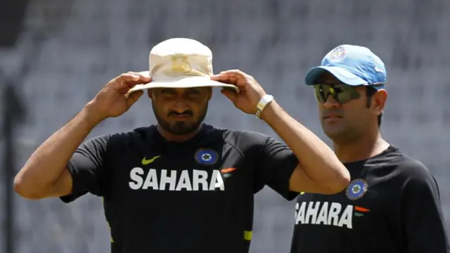 தோனி - ஹர்பஜன் இடையே என்ன பிரச்னை?