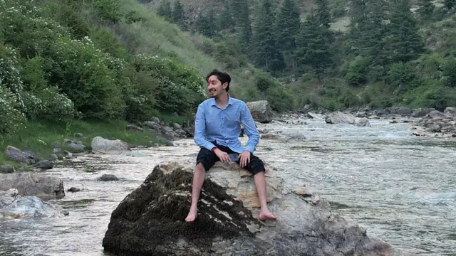 हृदयेन्द्र शाहको जुम्ला भ्रमणका क्रममा तिला खोलामा खिचिएको तस्बिर