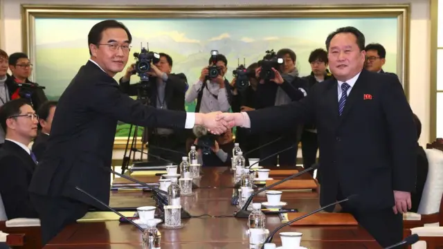 韩国统一部部长赵明均与朝鲜首席代表李善权