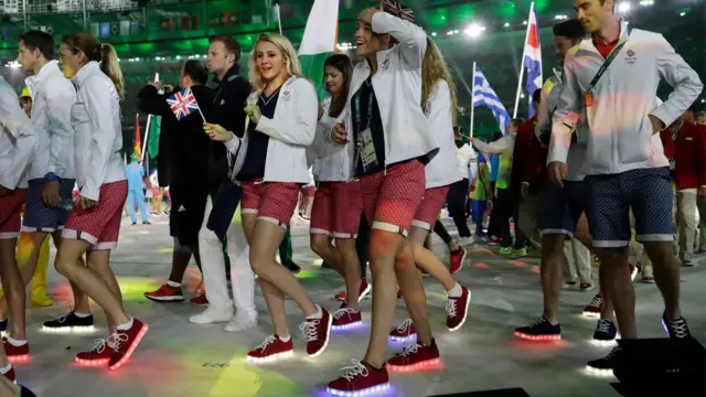 Delegación de Reino Unido en el Maracaná.