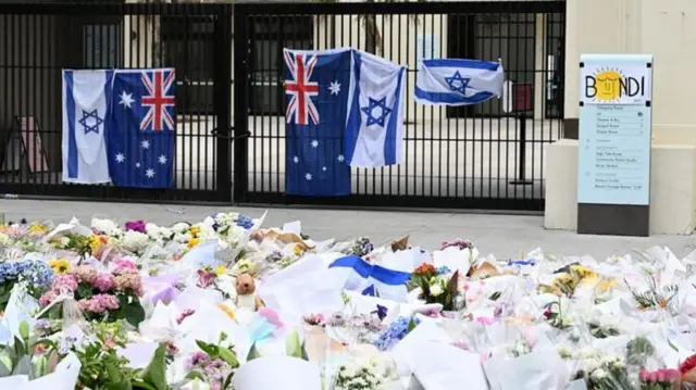 রবিবার বন্দুকধারীদের গুলিতে ১৫ জন প্রাণ হারিয়েছে