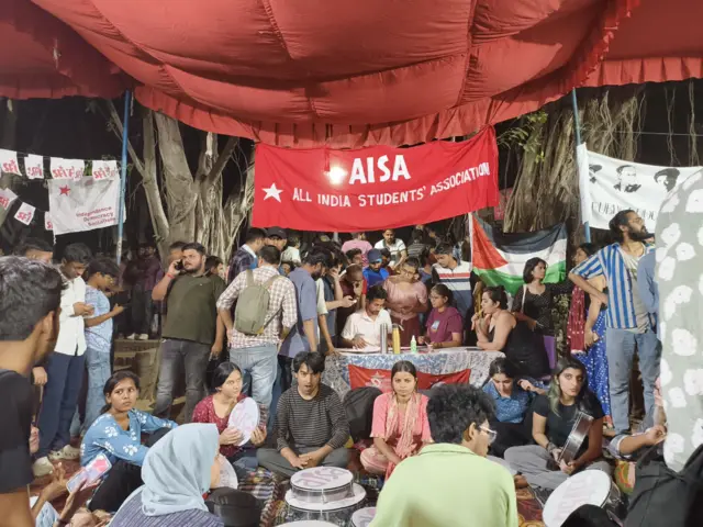 जेएनयू छात्रसंघ चुनावों में क़रीबी मुक़ाबला देखने को मिला