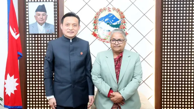 चुनावको एक साताअघि नवनियुक्त चिनियाँ राजदूतले प्रधानमन्त्री सुशीला कार्कीसँग भेट गरेका छन्