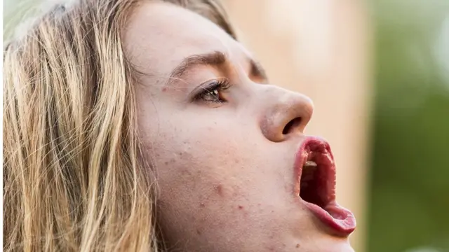 பத்தாயிரம் பேர் வசிக்கும் உலகின் சிறிய தீவு நாட்டின் துயர் மிகு கதை