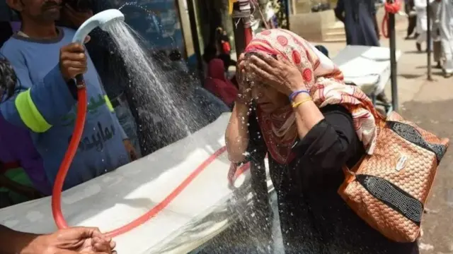 ہیٹ ویو سے متاثرہ خاتون