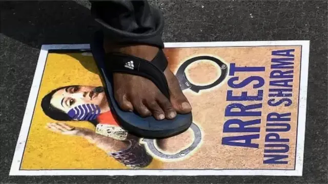 નૂપુર શર્માની ટિપ્પણીથી નારાજ મુસ્લિમોએ ઘણા શહેરોમાં વિરોધ પ્રદર્શન કર્યું હતું. બાદમાં પ્રશાસને ઘણા પ્રદર્શનકારીઓના ઘરો તોડી નાખ્યા હતા.