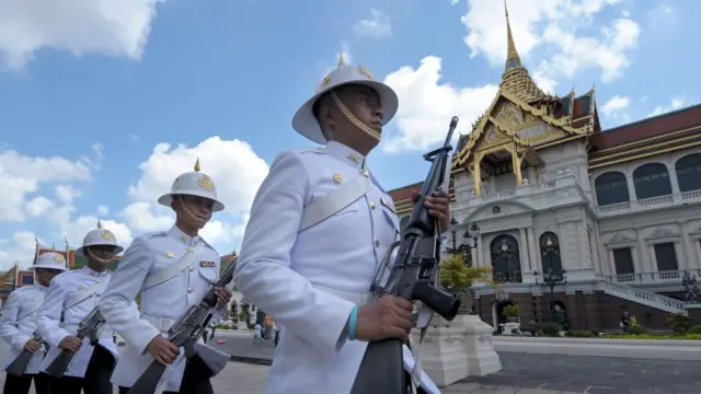 ทหารในพระราชวัง