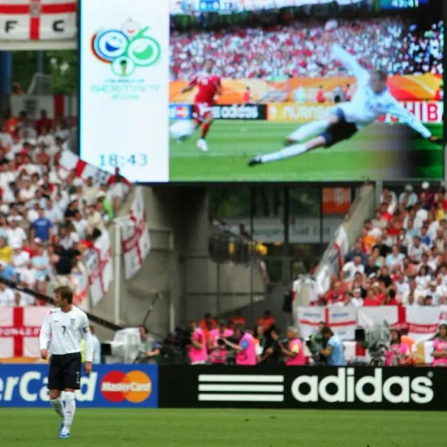 David Beckham con la repetición de una acción de fondo.