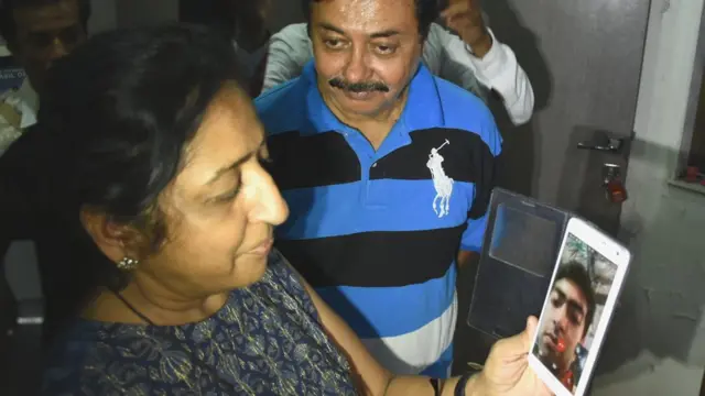 હરમીત સાથે કોલ પર વાત કરી રહેલા માતા અર્ચનાબહેનની તસવીર