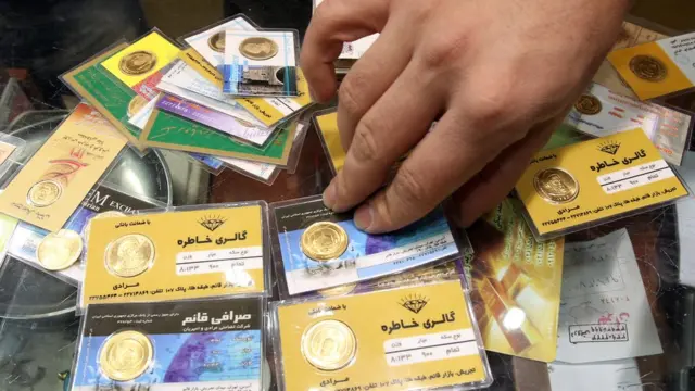 بسیاری از تحلیل‌گران بازار سرمایه روانه شدن سرمایه‌های سرگردان به بازار بورس را به جهش قیمت ها در بازار ارز، سکه، مسکن و خودرو نسبت می‌دهند. سکه هفته پیش به بالای دو و نیم میلیون تومان رسید