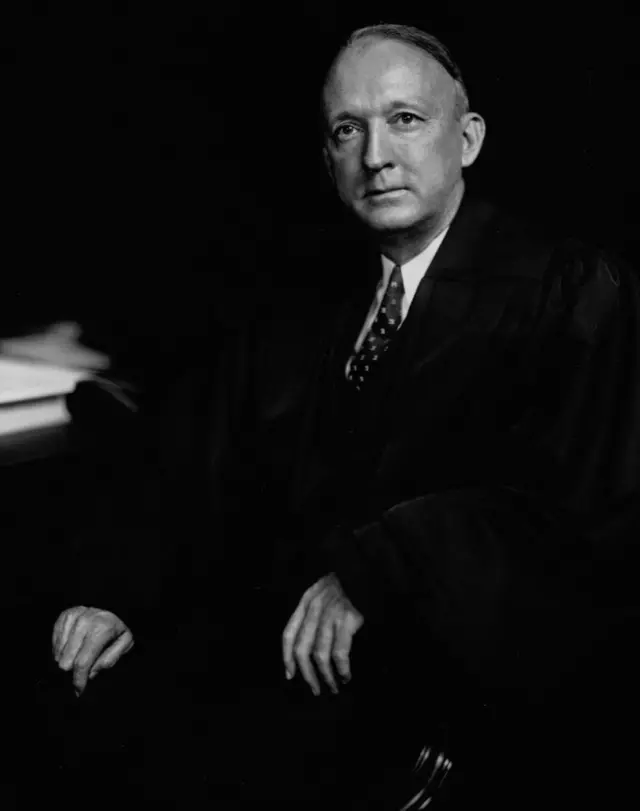 雨果 · 布莱克（Hugo Black）大法官资料照片。