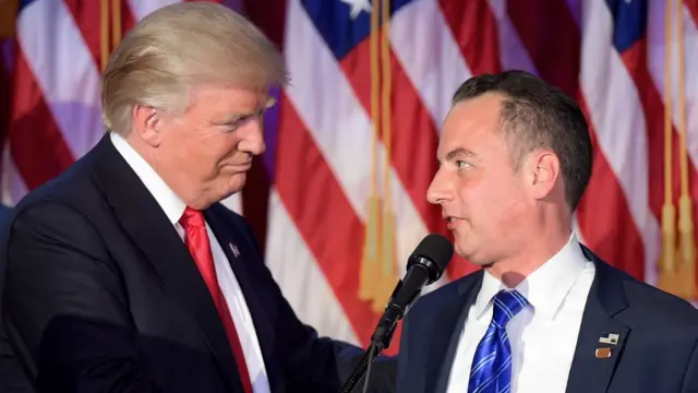 Reince Priebus cumprimenta Trump