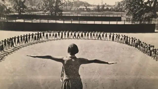 Владислав Микоша, Ранкова зарядка, 1937