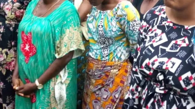 Igipolisi c'Uburundi cahagaritse abapfasoni barenga 100 bari bugaraniwe mu nzu mu gisagara ca Bujumbura