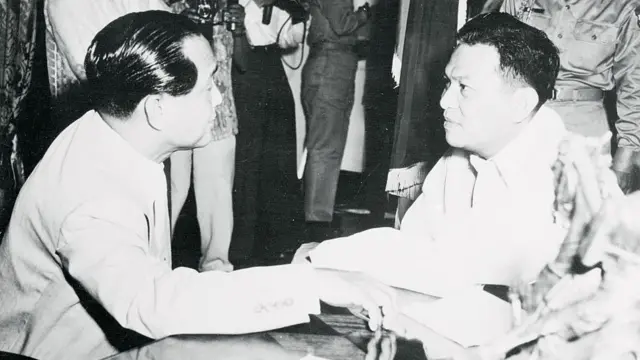 फिलिपाइन्सचे माजी उपराष्ट्रपती कार्लोस पी. गार्सिया आणि रॅमन मॅगसेसे